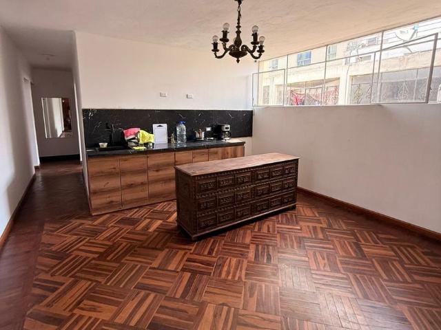 Vendo acogedor departamento frente al parque Castilla Lince