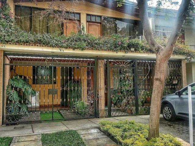 Vendo acogedora casa frente a parque en san luis en zona cerrada m at