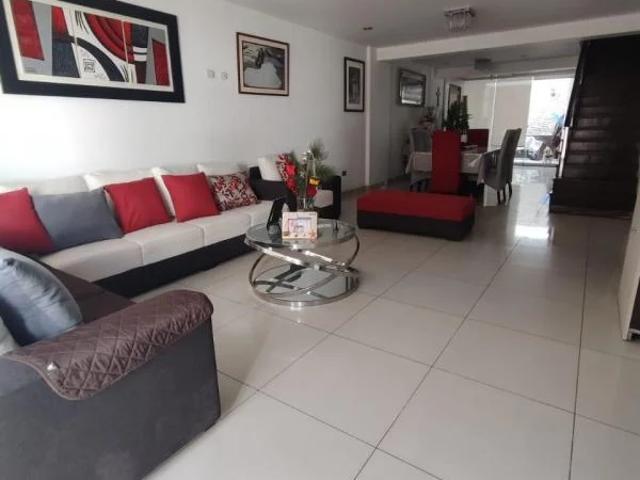 Vendo amplio dplex er do piso urb privada cerca a metro cerro colorado