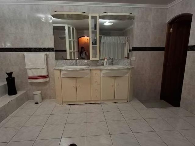 Vendo Amplia Casa Central | 6 Dormitorios por 280000. 00 en Iquique