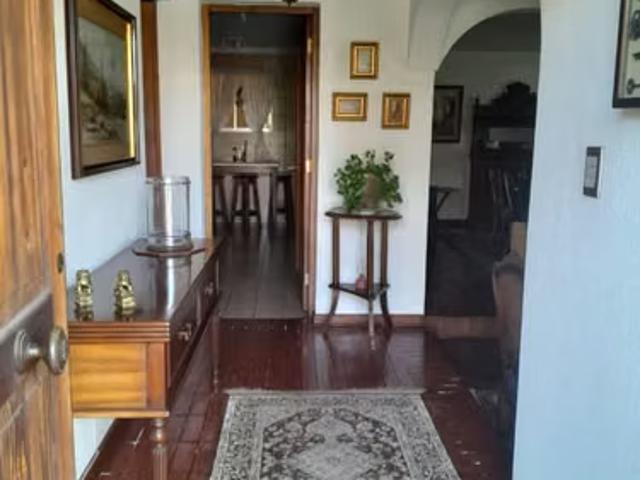 Vendo amplia casa en curico | 5 dormitorios por 8100.00 en Curicó