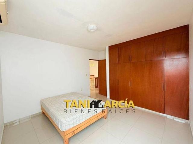 Vendo amplia casa en Fraccionamiento privado Los Cedros en Córdoba