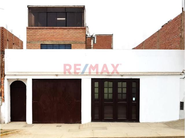 Vendo Amplia Casa En Lurin, Altura Del Km 40 ✨