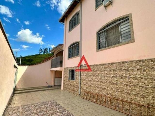 VENDO AMPLO SOBRADO 3 quartos, sendo uma com closet, no bairro Nossa Senhora de Fátima em Itajubá MG