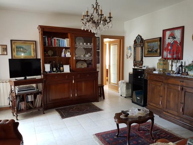 Quadrilocale con terrazzo a Massa