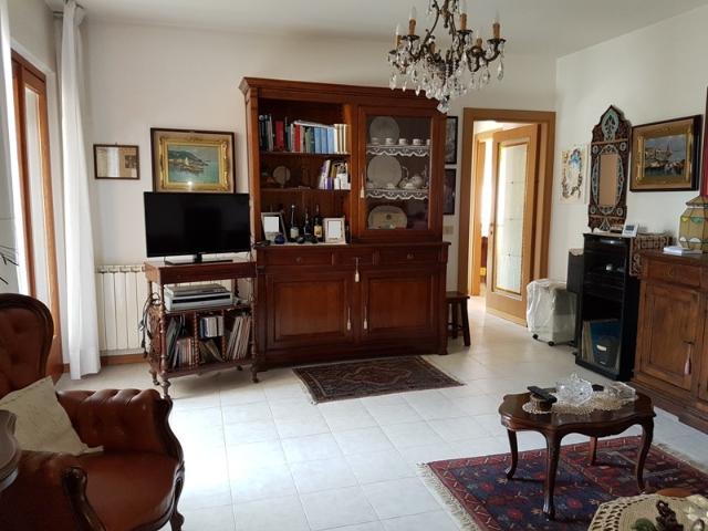 Quadrilocale con terrazzo a Massa