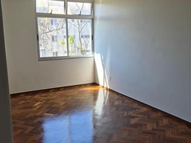 Vendo Apt na 210 Sul nascente, de canto, andar alto