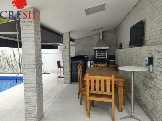 Vendo belíssima casa em Alphaville, alto padrão, com 607 m² d terreno e 420m de construção 4/2 suíte