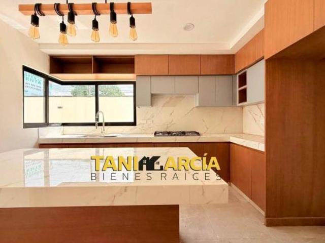 Vendo Bella Casa Nueva de 4 recámaras en Residencial Privado en Córdoba