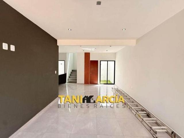 Vendo Bella Casa nueva y moderna en Fraccionamiento privado en Fortín, recámara planta baja