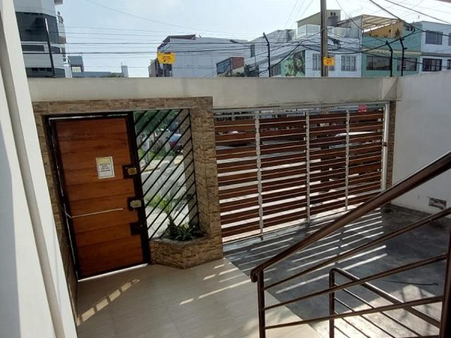 Vendo bello duplex 3dor alt. AV. sucre pueblo libre