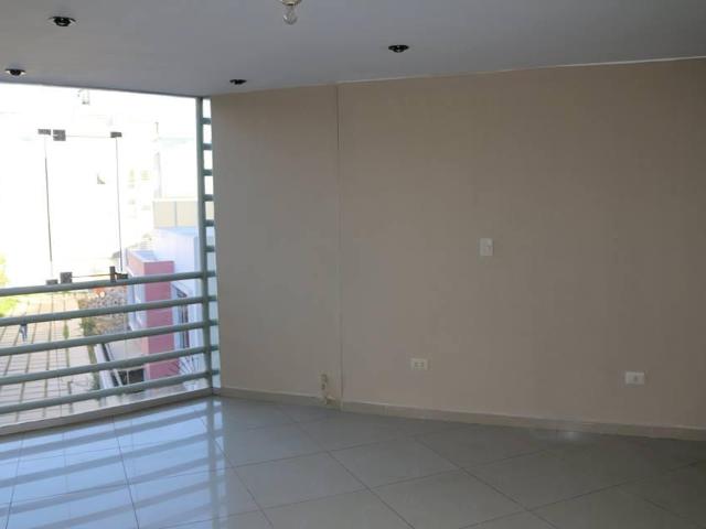 Vendo Bonito Departamento en 3er Piso en Urb. Víctor A. Belaunde