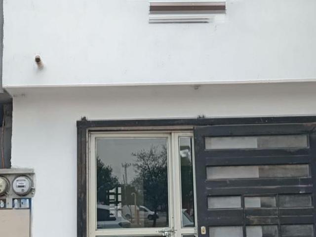 VENDO BONITA CASA 2 PISOS X HERSEY 2 REC. 80M2 CONST. REMODELADA FRENTE PARQUE Y TERRAZA ESCOBEDO NL