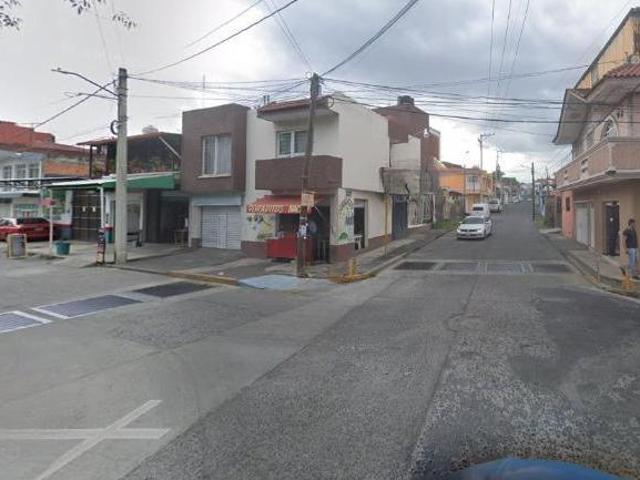 VENDO BONITA CASA EN LA COLONIA LA TAMACUA URUAPAN MICHOACAN