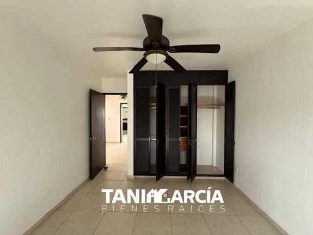 Vendo Casa Moderna en Fraccionamiento Privado en Fortín, 3 niveles!