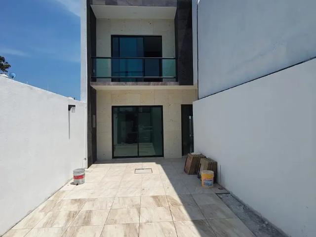 VENDO CASA NUEVA EN BOCA DEL RIO, CERCA DE PLAZA AMERICAS