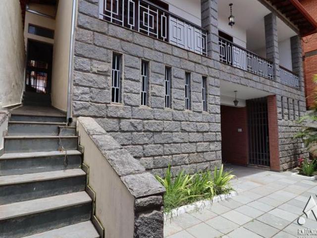 VENDO CASA no CENTRO de Conselheiro Lafaiete – Próxima ao fórum