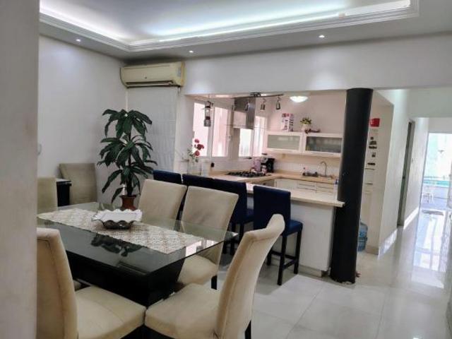 Vendo Casa Amplia Moderna con Alberca Lado Sombra 300 m Terreno