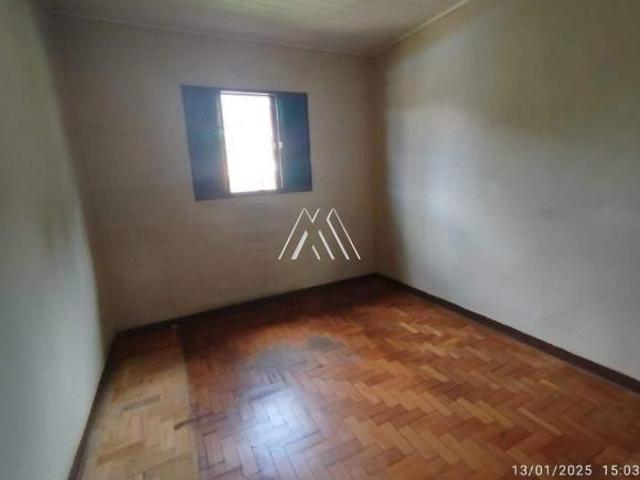 Vendo casa antiga com excelente construção em Itaúna em excelente localização no Santanense!