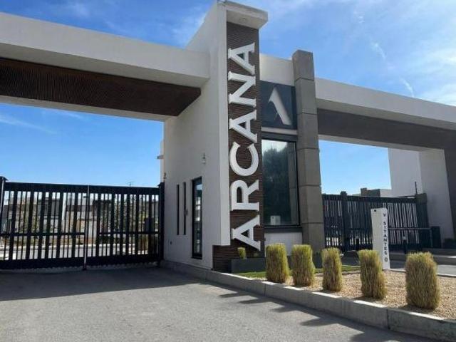 VENDO CASA ARCANA RESIDENCIAL