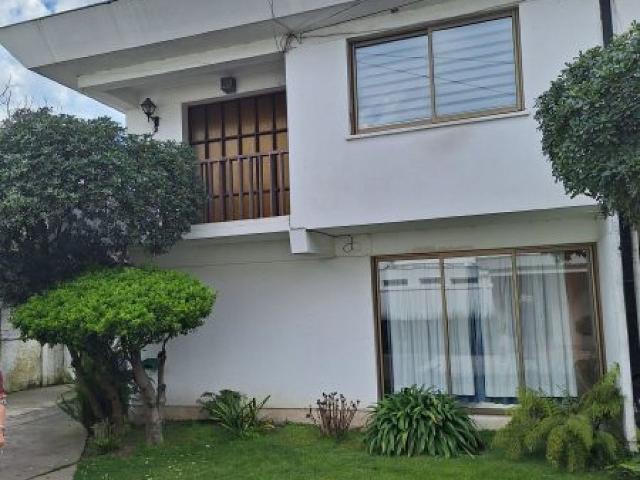 Vendo casa central en Condominio cerrado