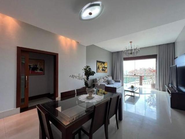 Vendo casa com 03 quartos e com 04 vagas de garagem no Belvedere Itaúna/Mg!
