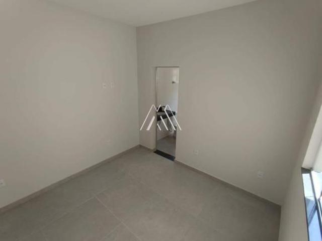 Vendo casa com 2 quartos com excelente localização em Itatiaiuçu!