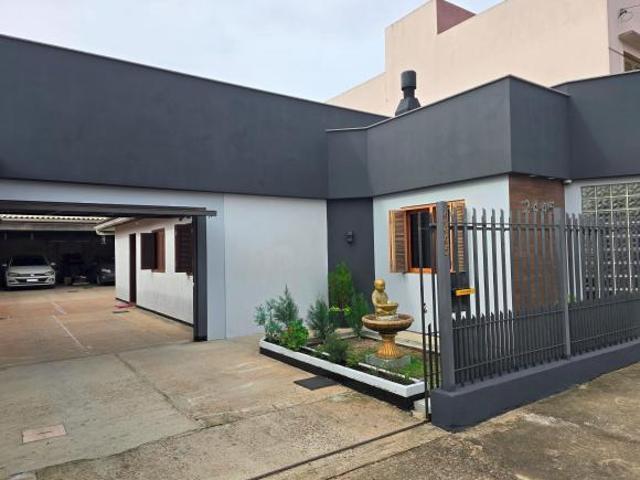 Vendo casa com 3 quartos 1 suíte c/ garagem coberta para 2 carros