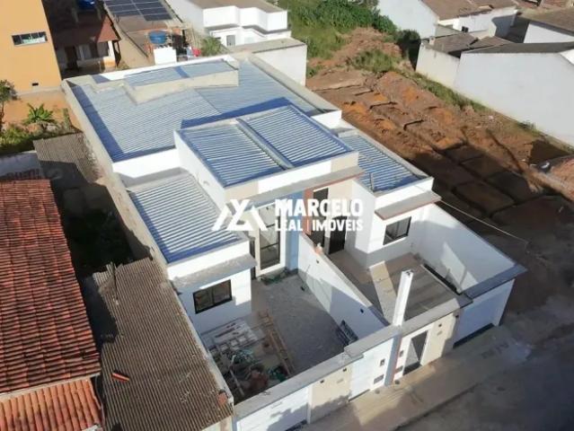 OPORTUNIDADE Vendo linda casa pronta, com 3 quartos sendo 1 suíte, sala com pé