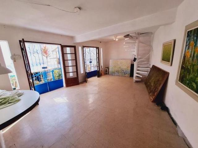 VENDO CASA COM PISCINA COM 417 METROS DE TERRENO 200 DE A.C. LADO DO METRO
