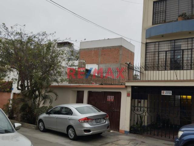 Vendo Casa Como Terreno 178 M2 Para 4 Pisos Y Azotea, En Calle Alfa Y Omega, Surquillo