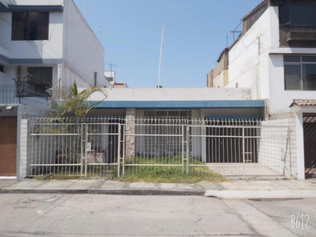 Vendo Casa como Terreno 235 Mt2 US$ 390,000. Calle Salamanca, Pueblo Libre