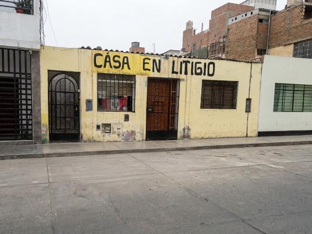 Vendo casa como terreno en a 3 cuadras de la av. Pacasmayo