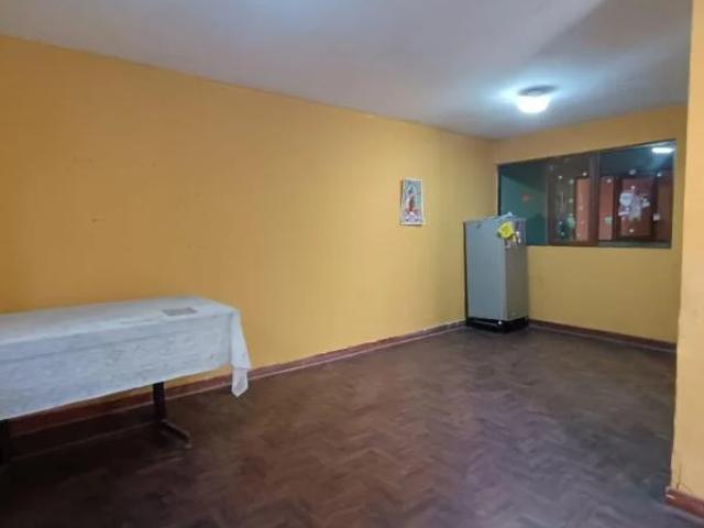 Vendo casa como terreno en Av Canad zona comercial y residencial San Luis