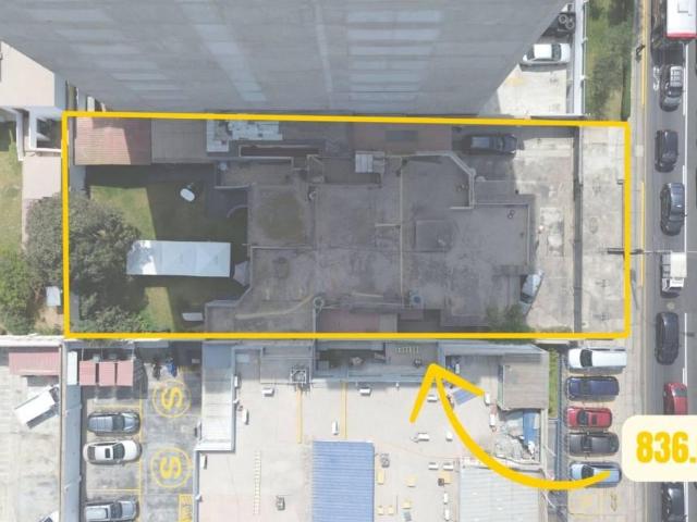 VENDO CASA COMO TERRENO EN SAN ISIDRO