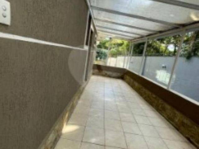 Vendo Casa con 863 m² y 3 quartos en venda en Santa Felicidade