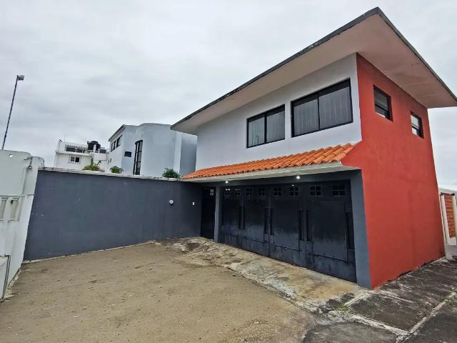 VENDO CASA CON TERRENO EXCEDENTE CERCA DE UNIVERSIDAD CRISTOBAL COLON CAMPUS CALASANZ