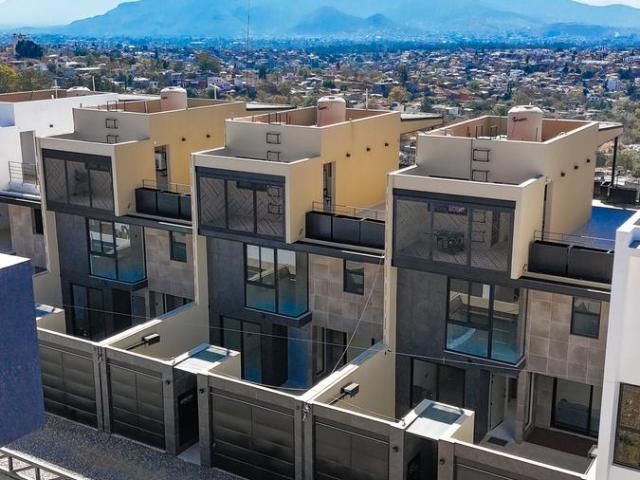 VENDO CASA CON ALBERCA SAN FELIPE DEL AGUA