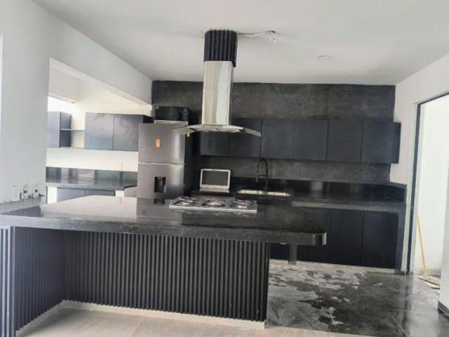 VENDO CASA CON ALBERCA