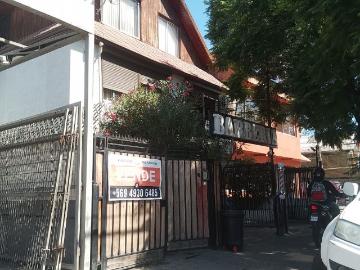 Casa en venta en Coipue, Macul - Estacionamiento