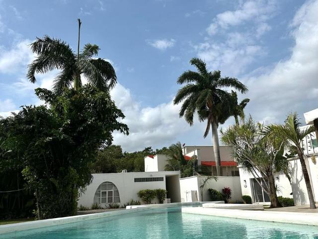 Vendo Casa con amplia alberca en ?lamos SM 311 a una calle Av Huayacan de 5 Rec y 1 Bungal?