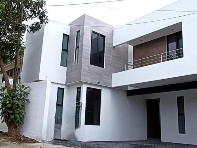 VENDO CASA CON ESTRICTA VIGILANCIA