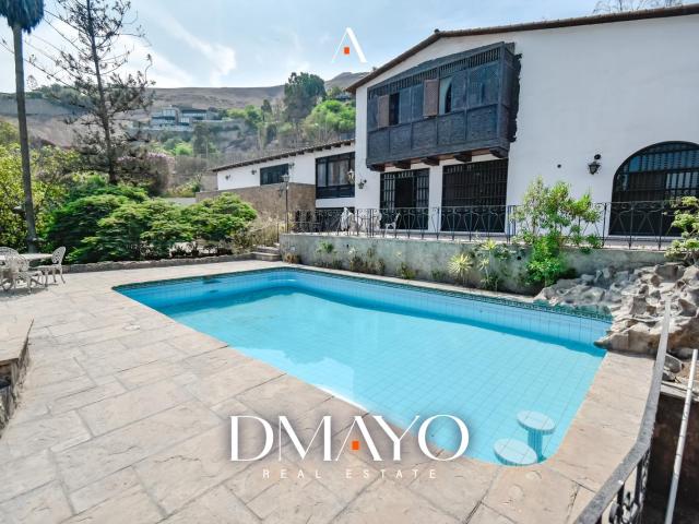 Vendo casa con piscina, jardín y amplios espacios en Jirón Las Laderas, Surco