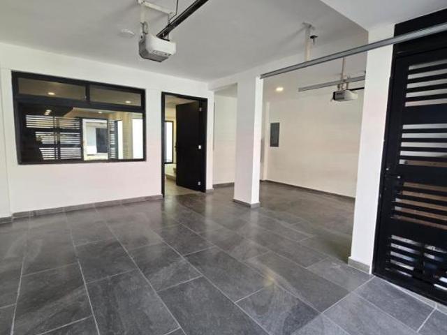 VENDO CASA CON PLESVALIA Y CENTRICA EN VERACRUZ CERCA DE RESTAURANTES, IGLESIAS Y MUCHO MAS