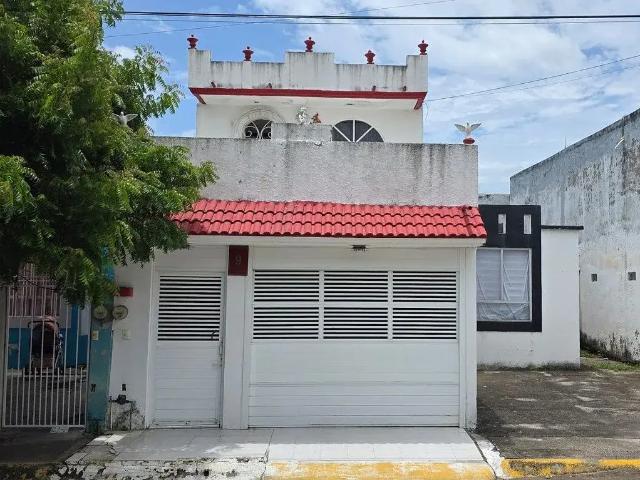 VENDO CASA CON RECAMARA EN PLANTA BAJA EN MEDELLIN DE BRAVO