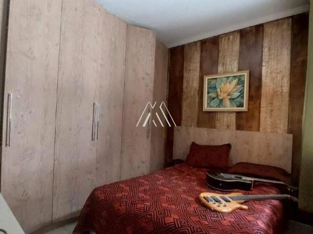 Vendo casa de dois pavimentos em Itaúna em excelente localização!