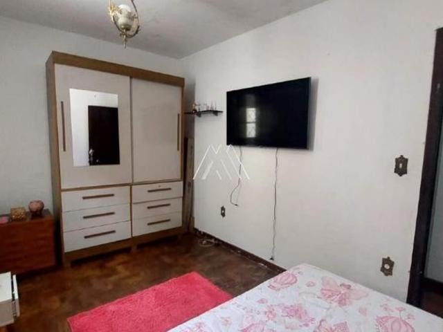 Vendo casa de dois pavimentos em Itaúna em excelente localização!