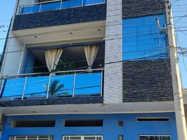 VENDO CASA DE ESTRENO DE 4 PISOS SEMI AMOBLADA