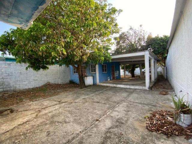 VENDO CASA DE UNA PLANTA EN VILLA ALLENDE