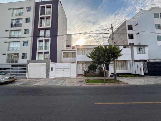 VENDO CASA DE 226 M2 A UN PASO DE SAN MIGUEL